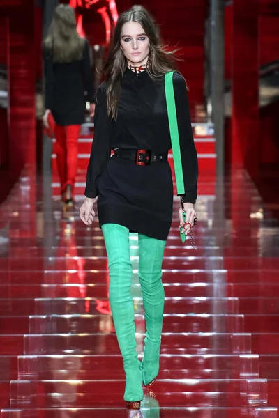 Look 27
